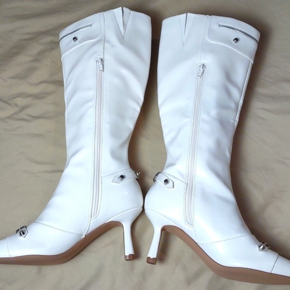 Shoe Dazzle White Boots Size: 7 NIB - Picture 4 of 8